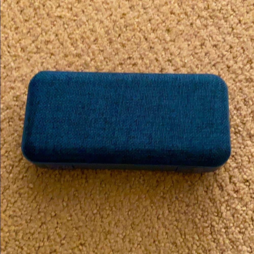 Cute Polaroid navy blue speaker